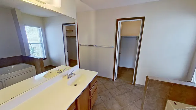 $1,800 | 2547 Smokey Creek, Schertz, TX 78154