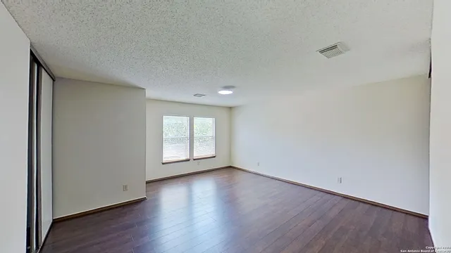 $1,800 | 2547 Smokey Creek, Schertz, TX 78154