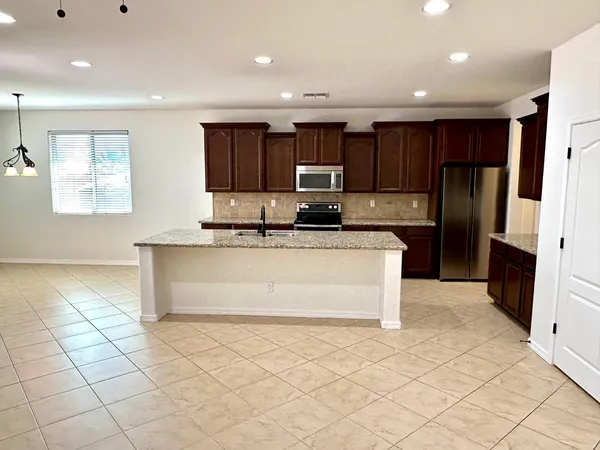 $2,495 | 4261 North 180th Lane, Goodyear, AZ 85395