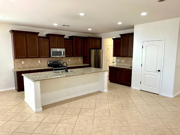 $2,495 | 4261 North 180th Lane, Goodyear, AZ 85395