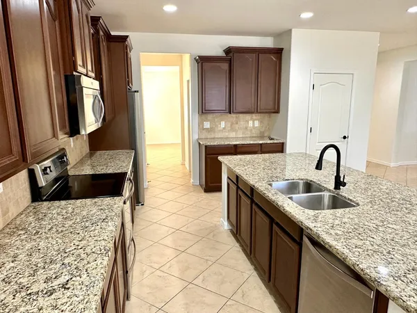 $2,495 | 4261 North 180th Lane, Goodyear, AZ 85395