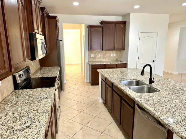 $2,395 | 4261 North 180th Lane, Goodyear, AZ 85395