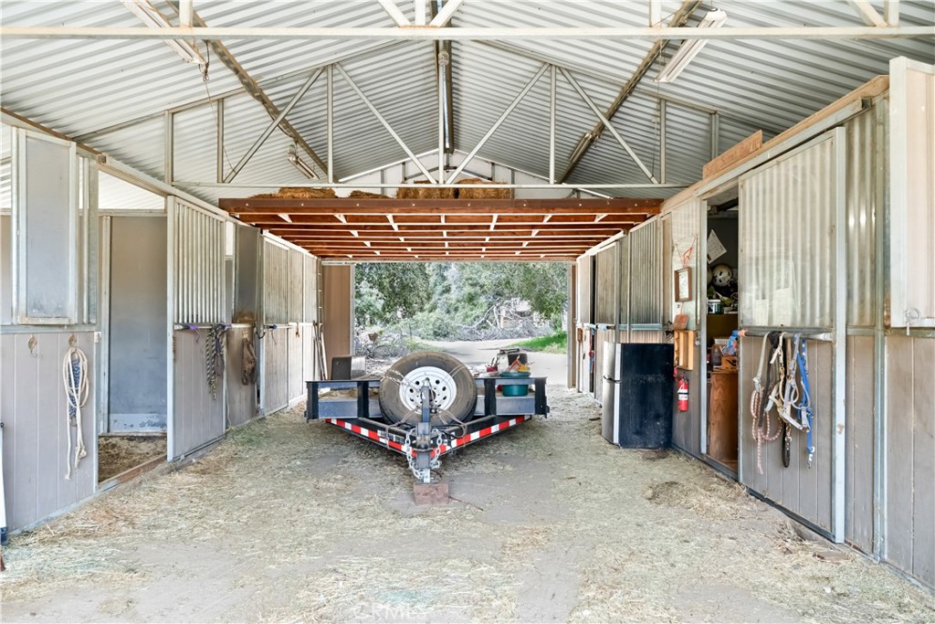 29972 Chihuahua Valley Road Warner Springs, CA 92086 - Photo 25 of 55 a view of a garage