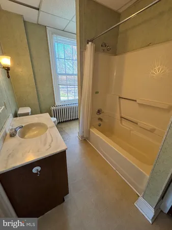 $1,350 | 22 South 6th Street, Unit 2, Oxford, PA 19363