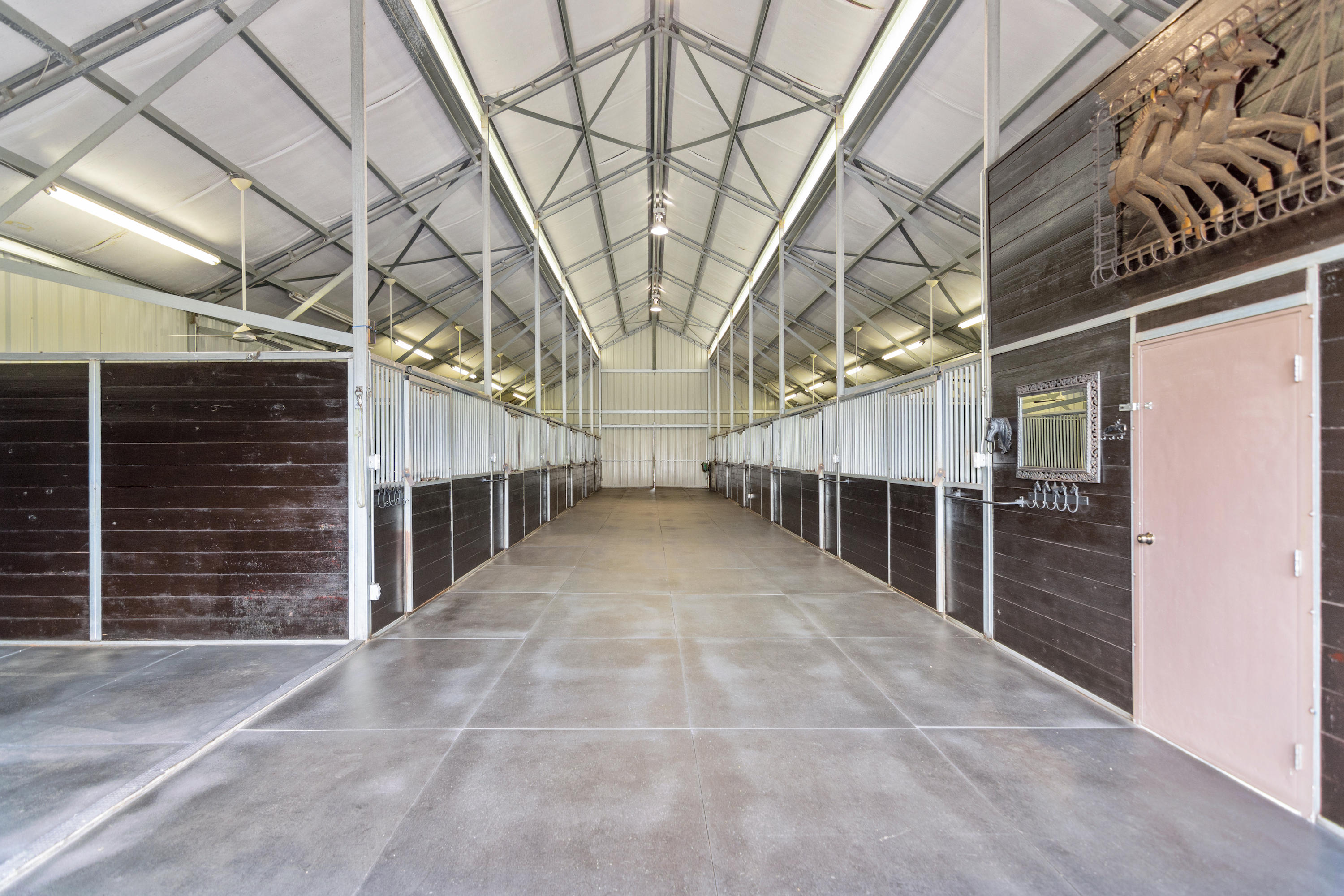 5676 Highway 2 DeFuniak Springs, FL 32433 - Photo 23 of 66 BARNINTERIOR