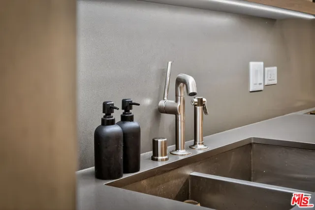 a close view of sink