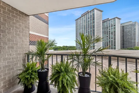 $269,000 | 3660 North Lake Shore Drive, Unit 507, Chicago, IL 60613