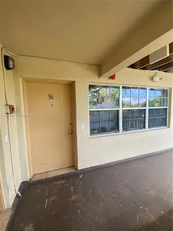 $1,800 | 1855 Northeast 121st Street, Unit 36, North Miami, FL 33181