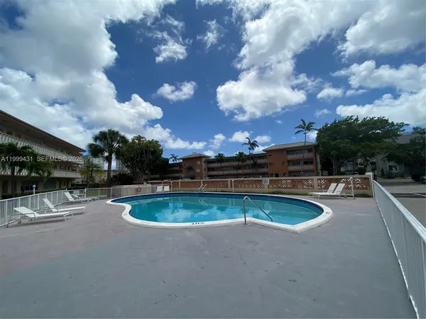 $1,800 | 1855 Northeast 121st Street, Unit 36, North Miami, FL 33181