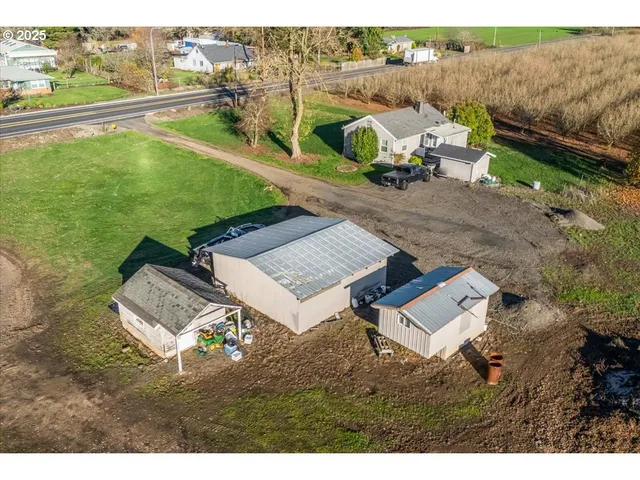 a view of a backyard of the house