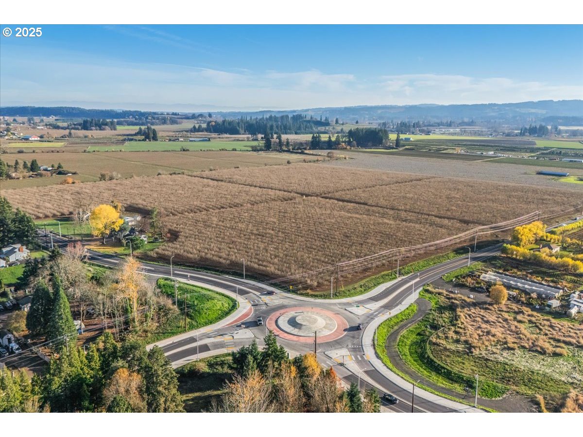 26050 Southwest Farmington Road Hillsboro, OR 97123 - Photo 2 of 23