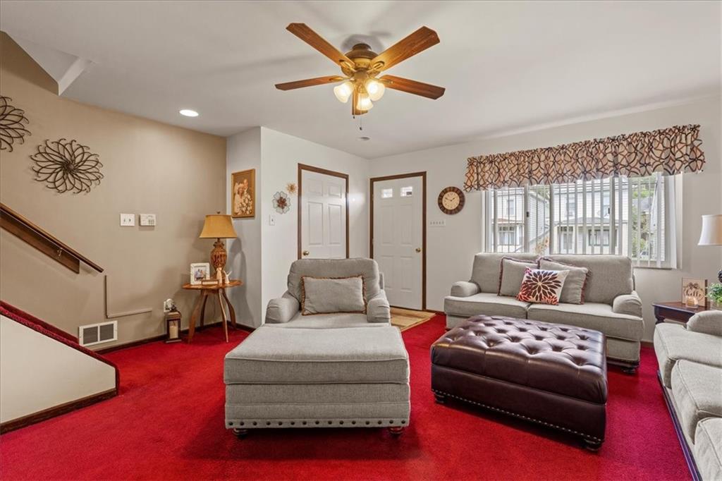 345 Grove Street McKees Rocks, PA 15136 - Photo 4 of 28