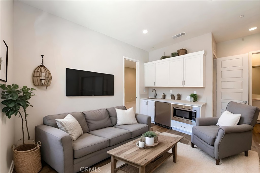 6521 Canyon Oaks Drive Simi Valley, CA 93063 - Photo 13 of 39 a living room with furniture and a couch