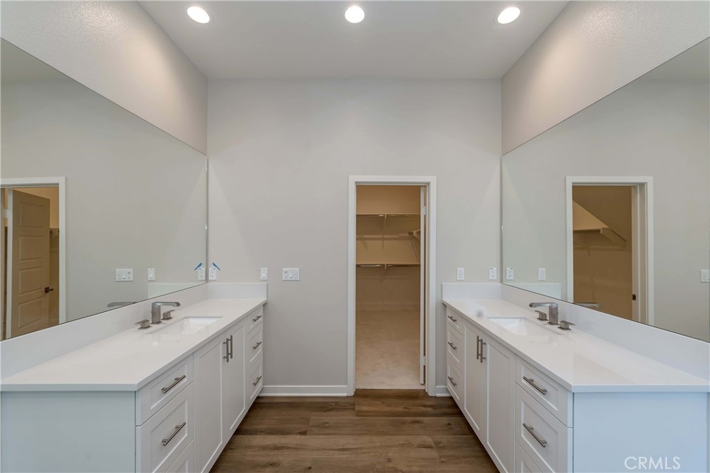 6521 Canyon Oaks Drive Simi Valley, CA 93063 - Photo 23 of 39 a large bathroom with a double vanity sink and a mirror