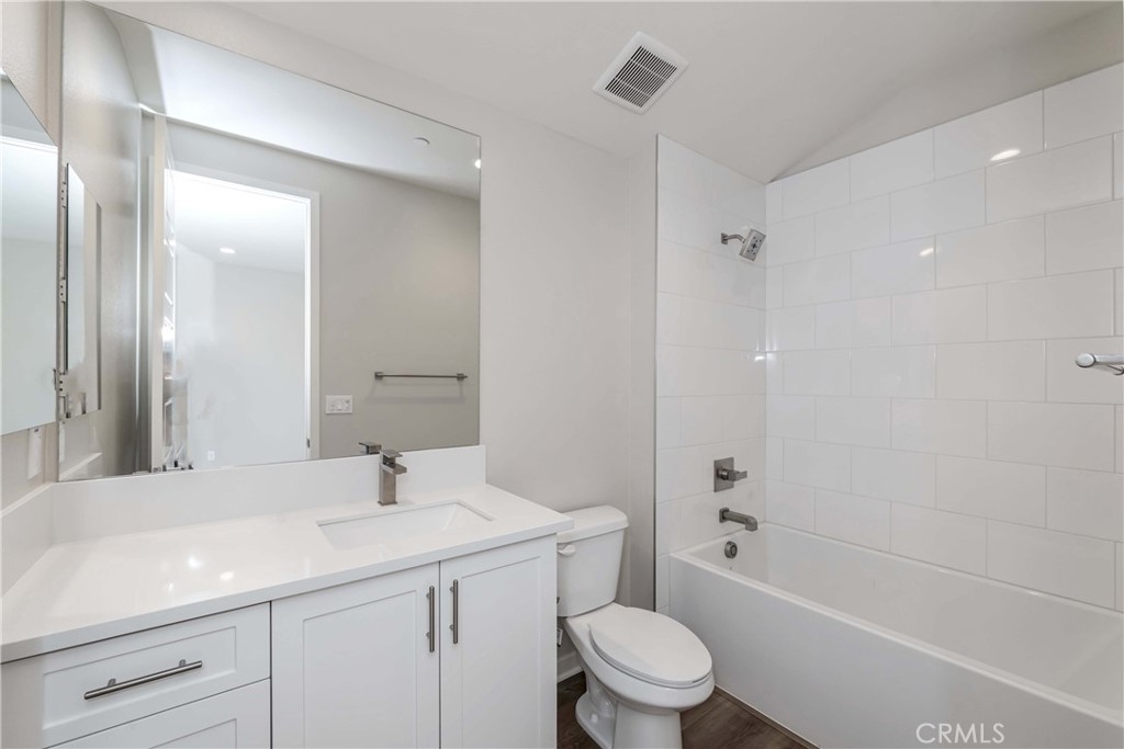 6521 Canyon Oaks Drive Simi Valley, CA 93063 - Photo 26 of 39 a bathroom with a sink a toilet and shower