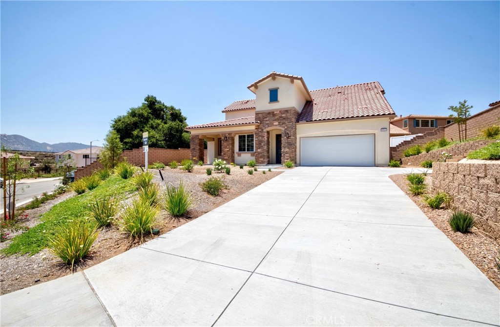 6521 Canyon Oaks Drive Simi Valley, CA 93063 - Photo 35 of 39 a view of a house with outdoor space