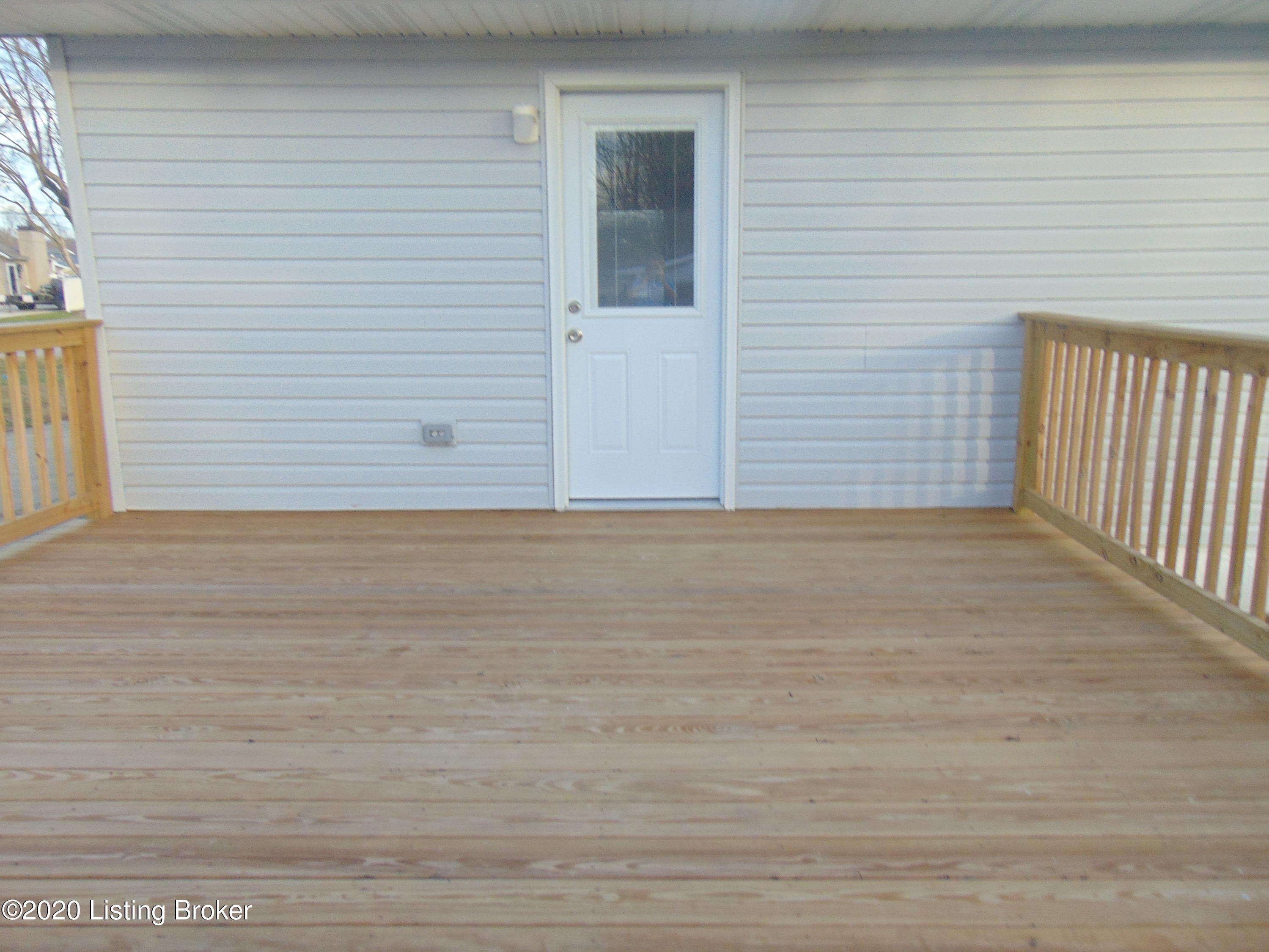 9244 Chenault Road Louisville, KY 40272 - Photo 27 of 29 DSC03577