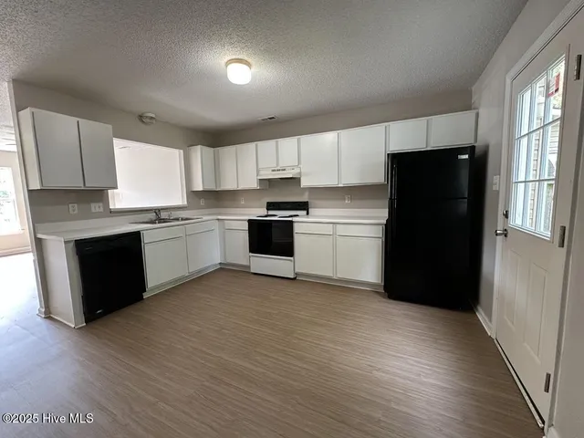 $1,100 | 1059 West Pueblo Drive, Jacksonville, NC 28546