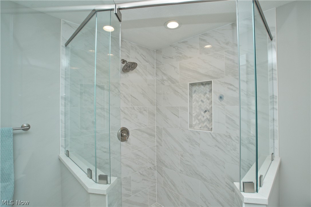 3252 Warrington Road Cleveland, OH 44120 - Photo 18 of 34