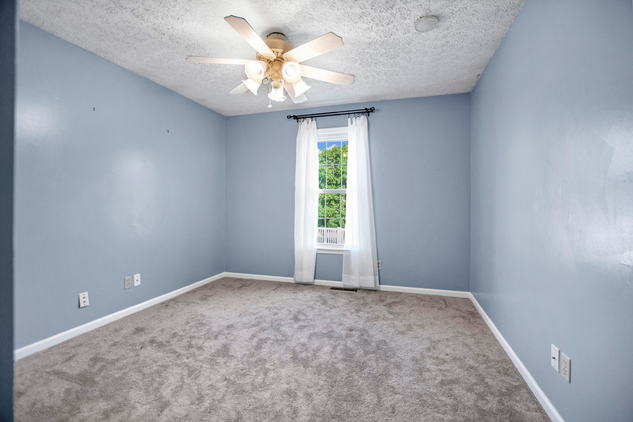 128 South Richview Road Clarksville, TN 37043 - Photo 12 of 19 a view of an empty room with a window