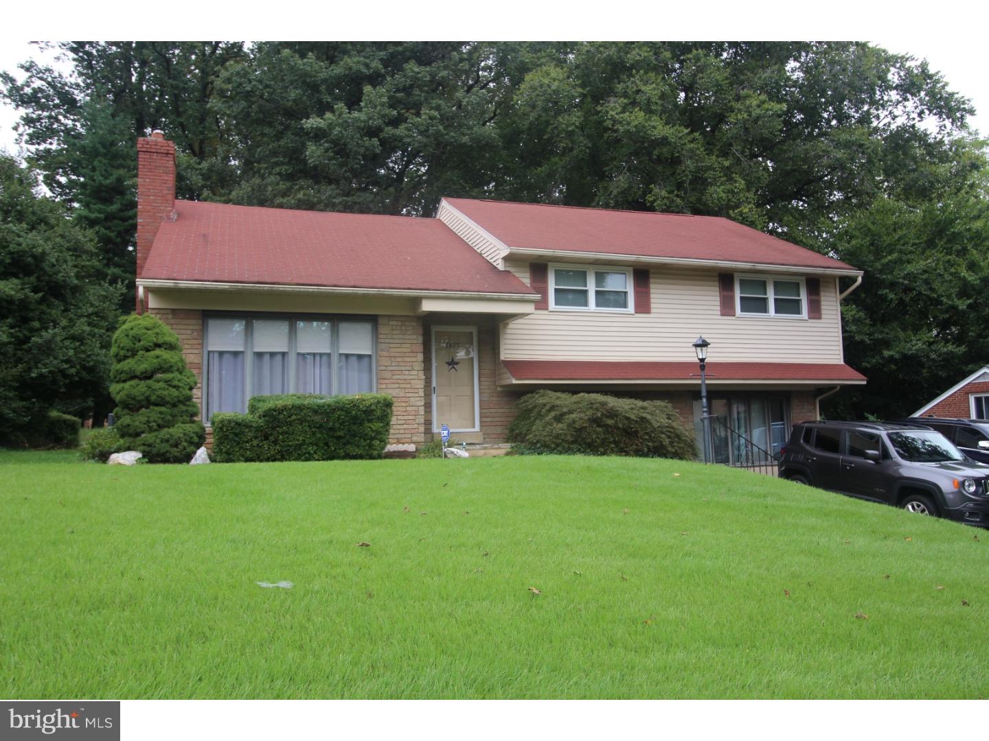 2037 Springhouse Road Broomall, PA 19008 - Photo 3 of 24
