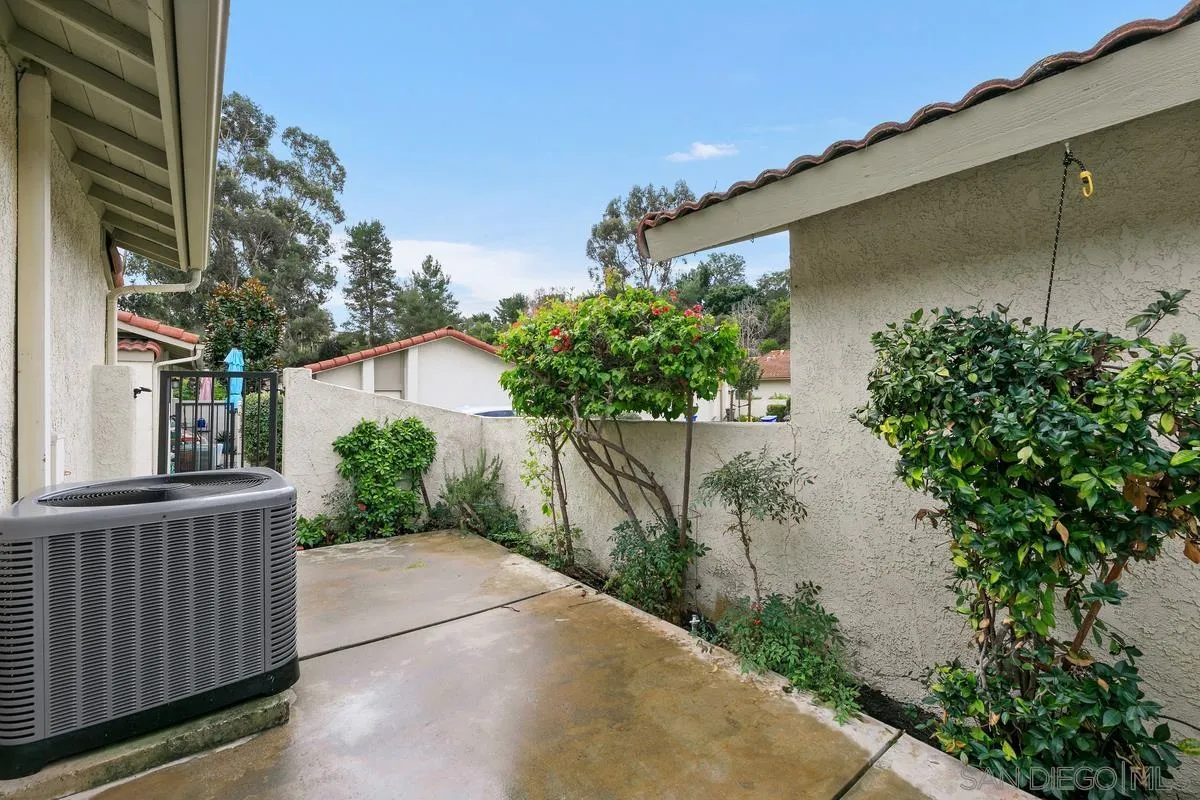 1974 Springdale Lane Encinitas, CA 92024 - Photo 24 of 25 Gallery Image 24