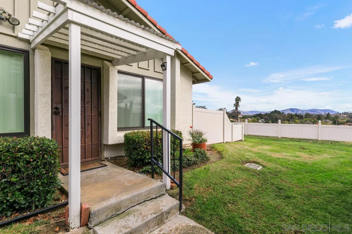 1974 Springdale Lane Encinitas, CA 92024 - Photo 3 of 25 Gallery Image 3