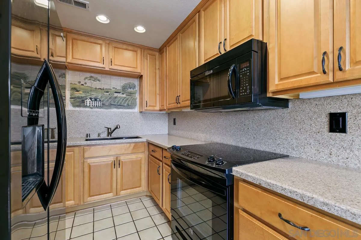 1974 Springdale Lane Encinitas, CA 92024 - Photo 9 of 25 Gallery Image 9