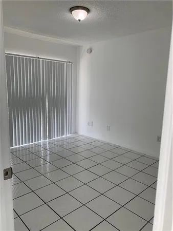 $2,500 | 4131 Stirling Road, Unit 304, Davie, FL 33314