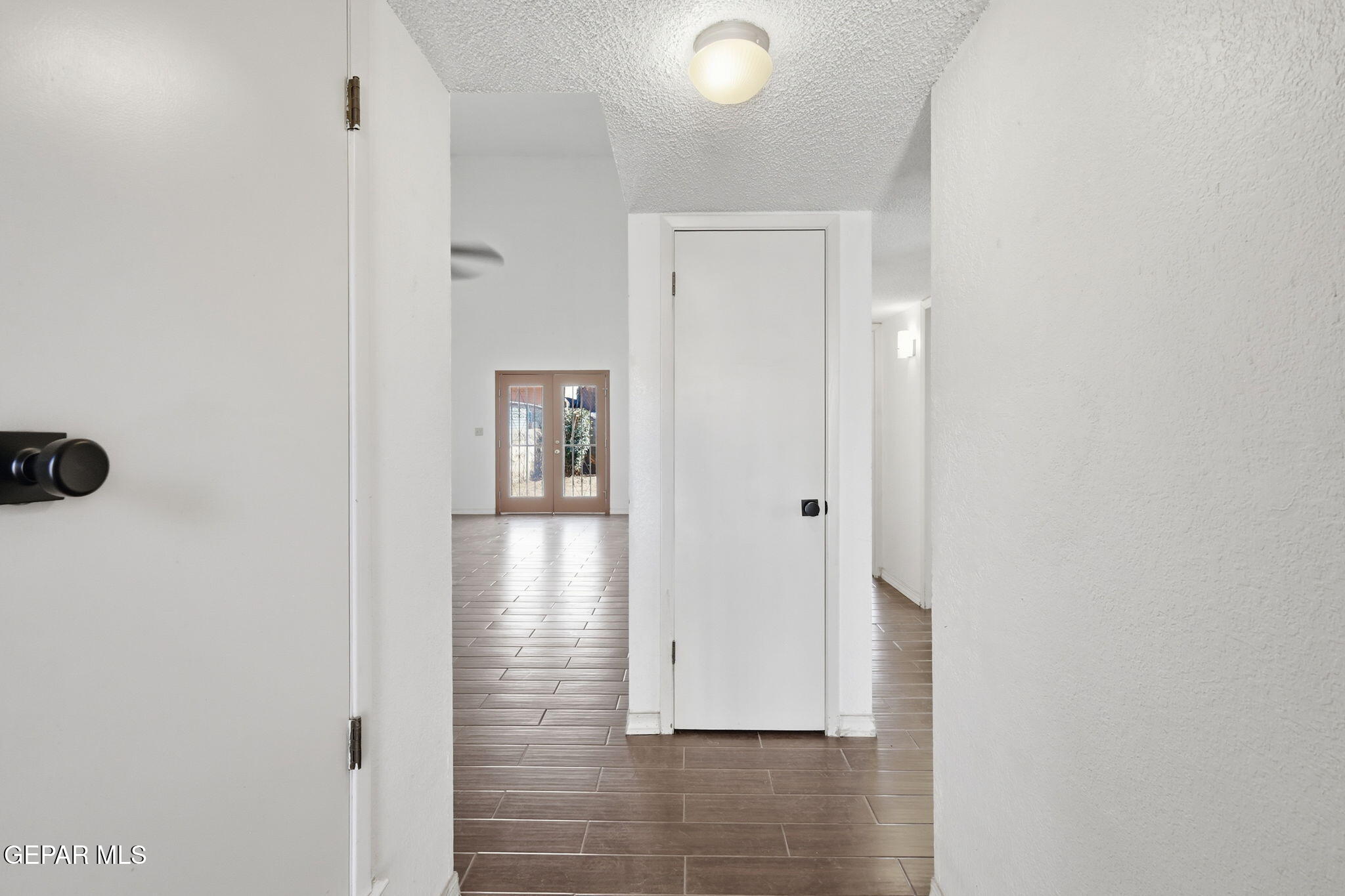 932 Destello Road El Paso, TX 79907 - Photo 7 of 43 39-web-or-mls-IMG_9163