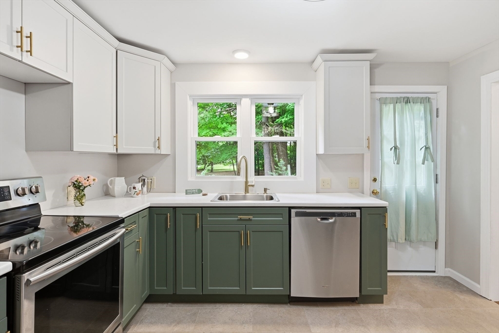 26 Wood Road Westfield, MA 01085 - Photo 8 of 42