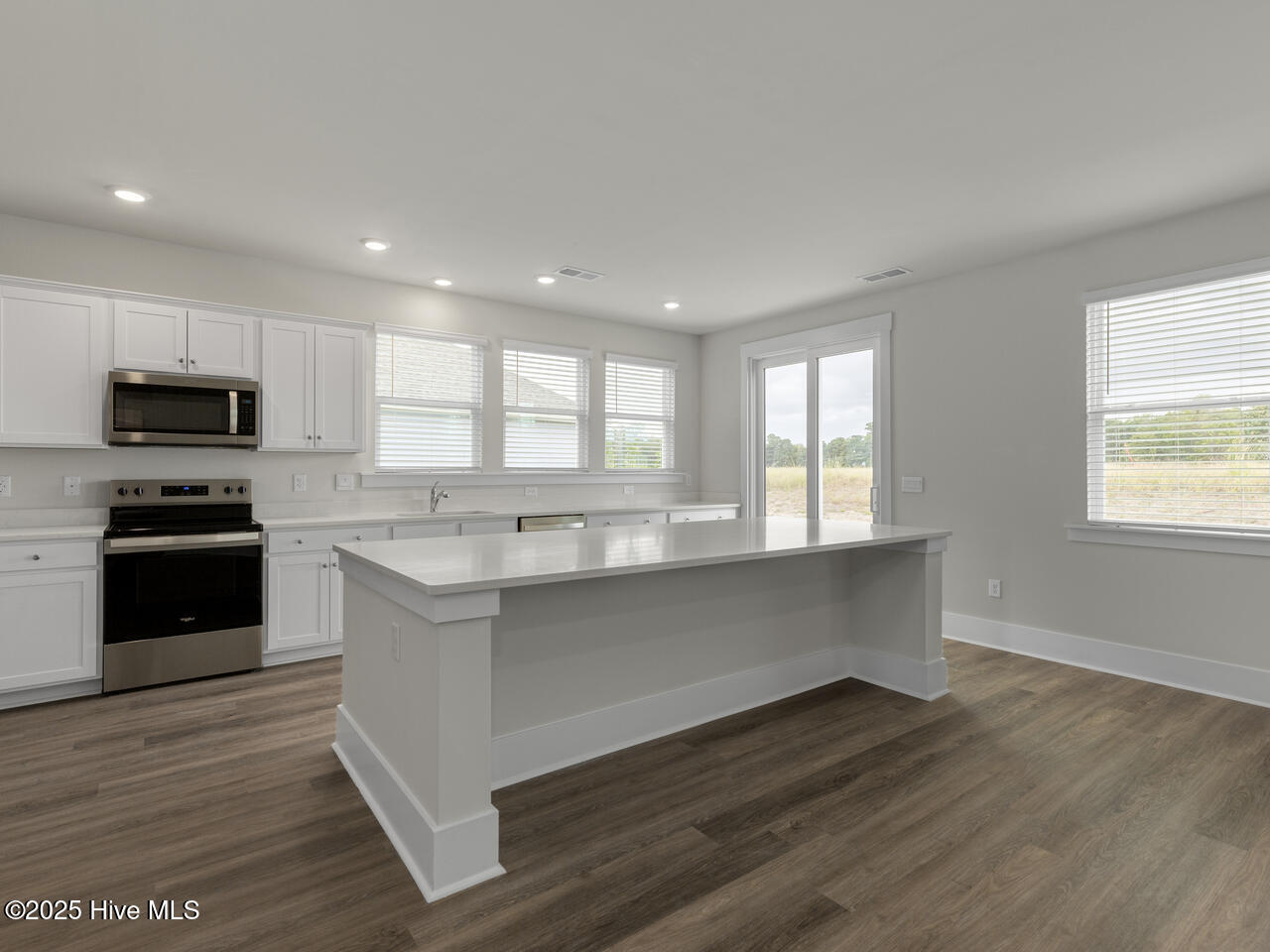 320 Hammock Bay Way, Unit LOT 32 Hubert, NC 28539 - Photo 10 of 49 HammockBay3384kitDRHL33A3681CR-008-007-1