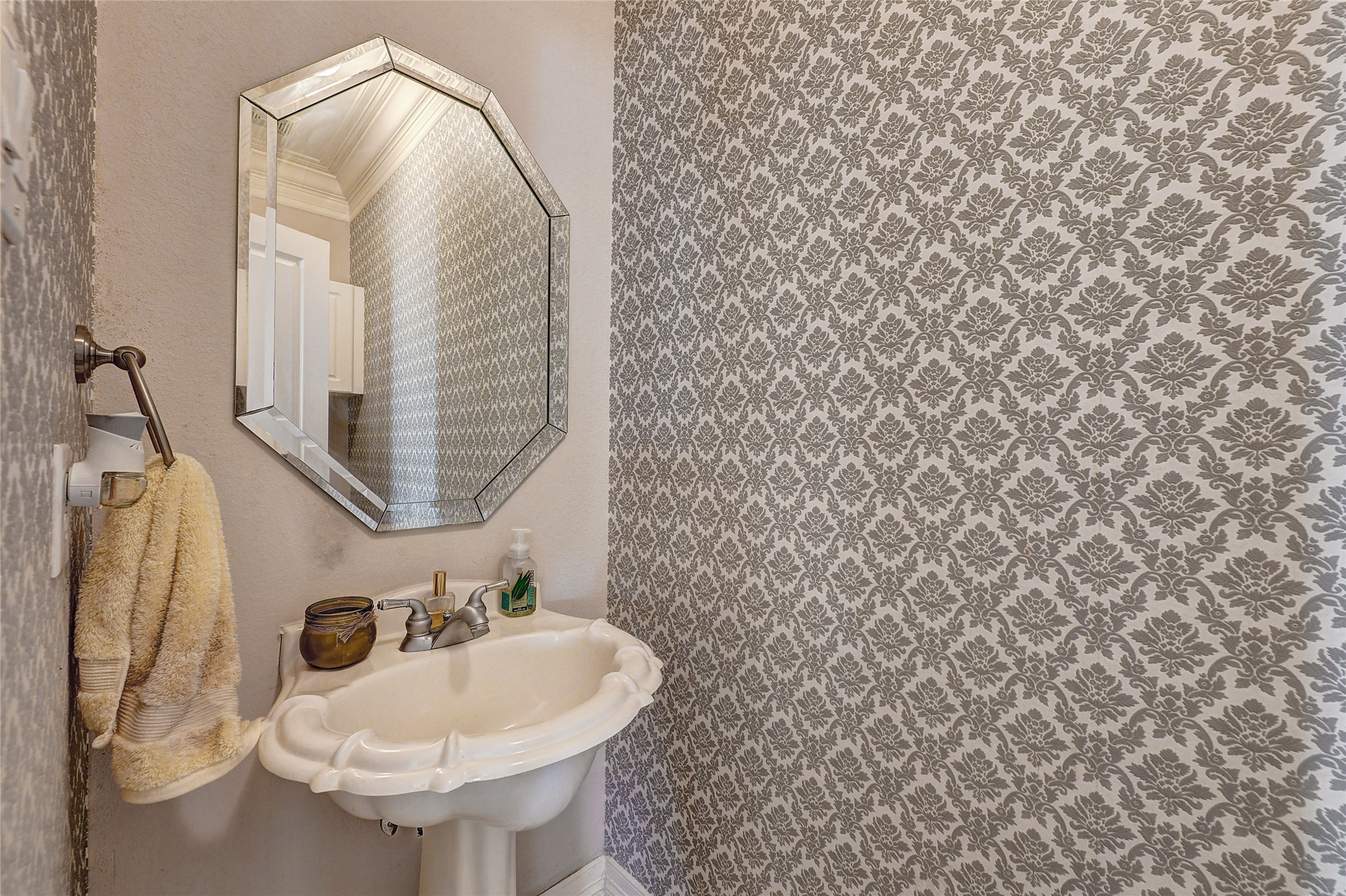 835 Rosine Street Houston, TX 77019 - Photo 13 of 18 a bathroom with a sink and a mirror
