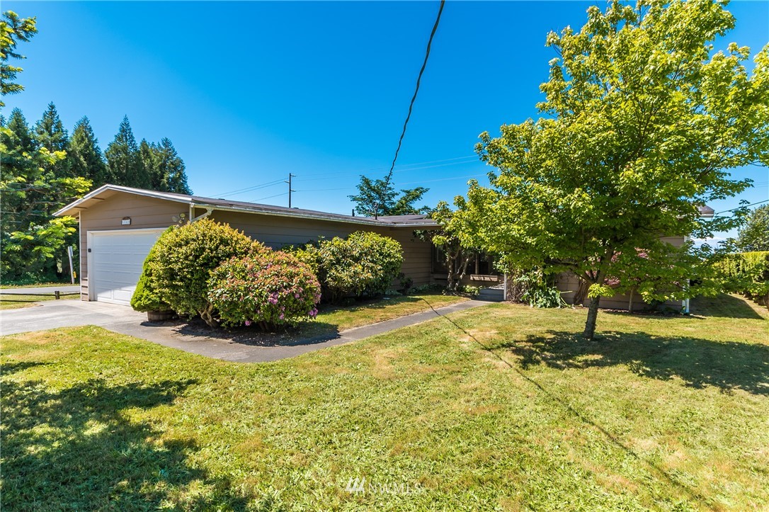 1961 Island View Road Oak Harbor, WA 98277 - Photo 2 of 25 Gallery Image 2
