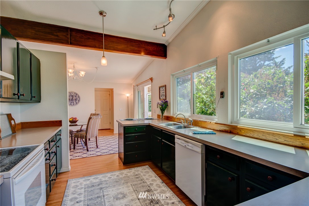 1961 Island View Road Oak Harbor, WA 98277 - Photo 12 of 25 Gallery Image 12