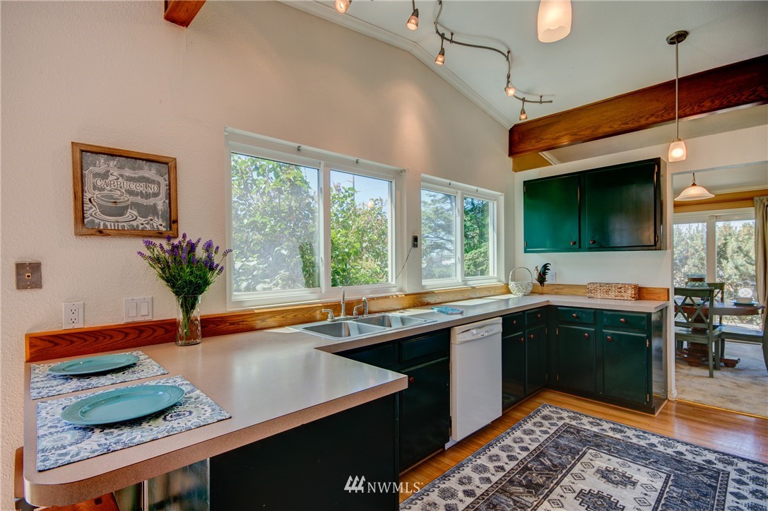 1961 Island View Road Oak Harbor, WA 98277 - Photo 13 of 25 Gallery Image 13