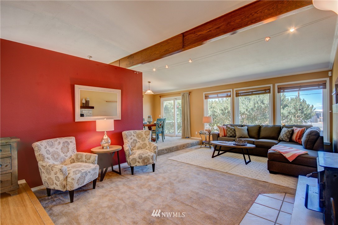 1961 Island View Road Oak Harbor, WA 98277 - Photo 4 of 25 Gallery Image 4