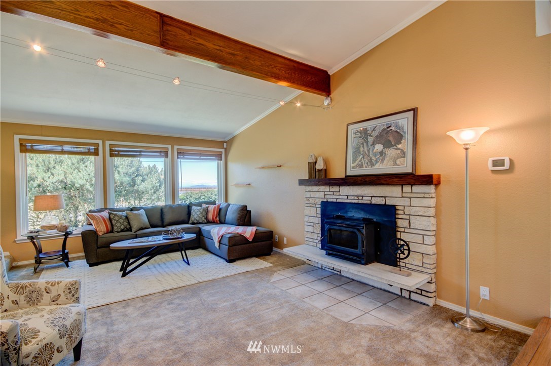 1961 Island View Road Oak Harbor, WA 98277 - Photo 5 of 25 Gallery Image 5