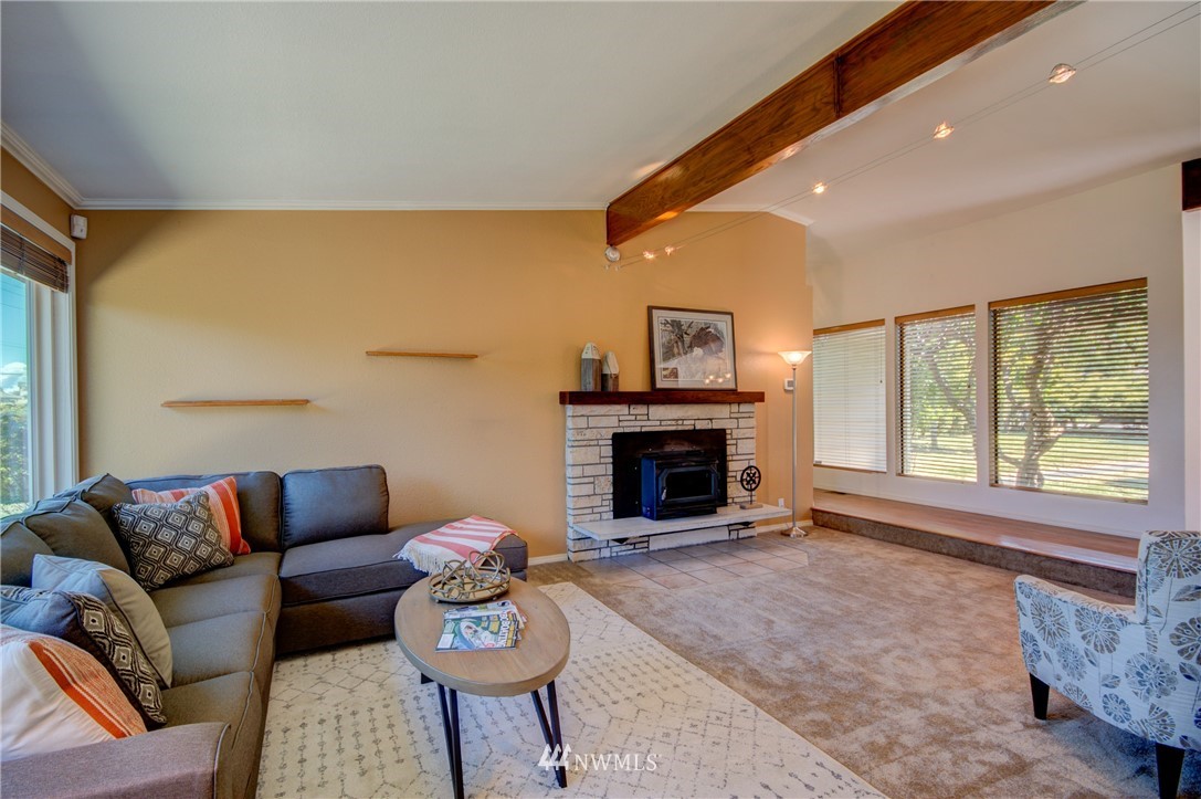 1961 Island View Road Oak Harbor, WA 98277 - Photo 6 of 25 Gallery Image 6