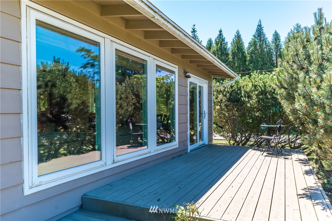 1961 Island View Road Oak Harbor, WA 98277 - Photo 10 of 25 Gallery Image 10