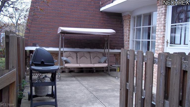 6472 State Road, Unit J18 Parma, OH 44134 - Photo 2 of 17 PRIVATE FRONT PATIO !!