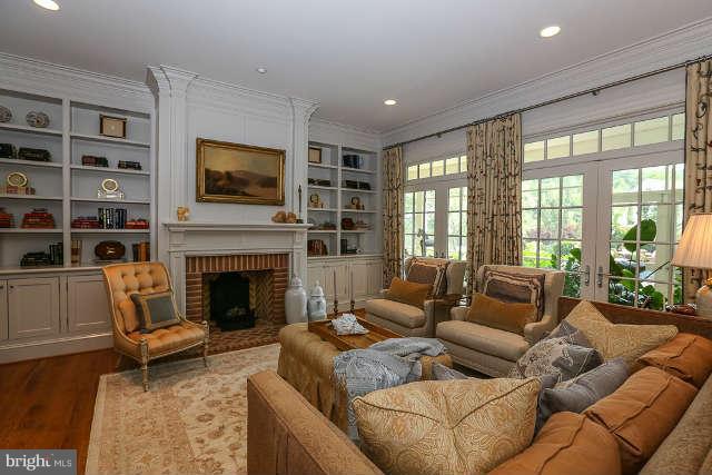 28630 Lois Lane Easton, MD 21601 - Photo 3 of 4 Living Room