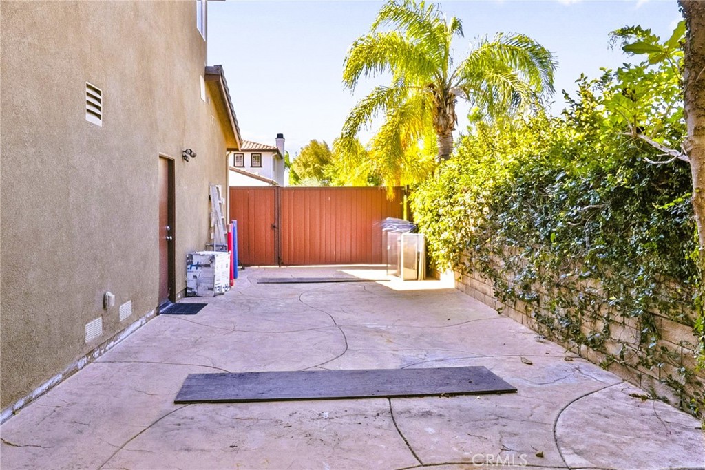 22262 Trinity Place Saugus, CA 91390 - Photo 66 of 76 RV Parking