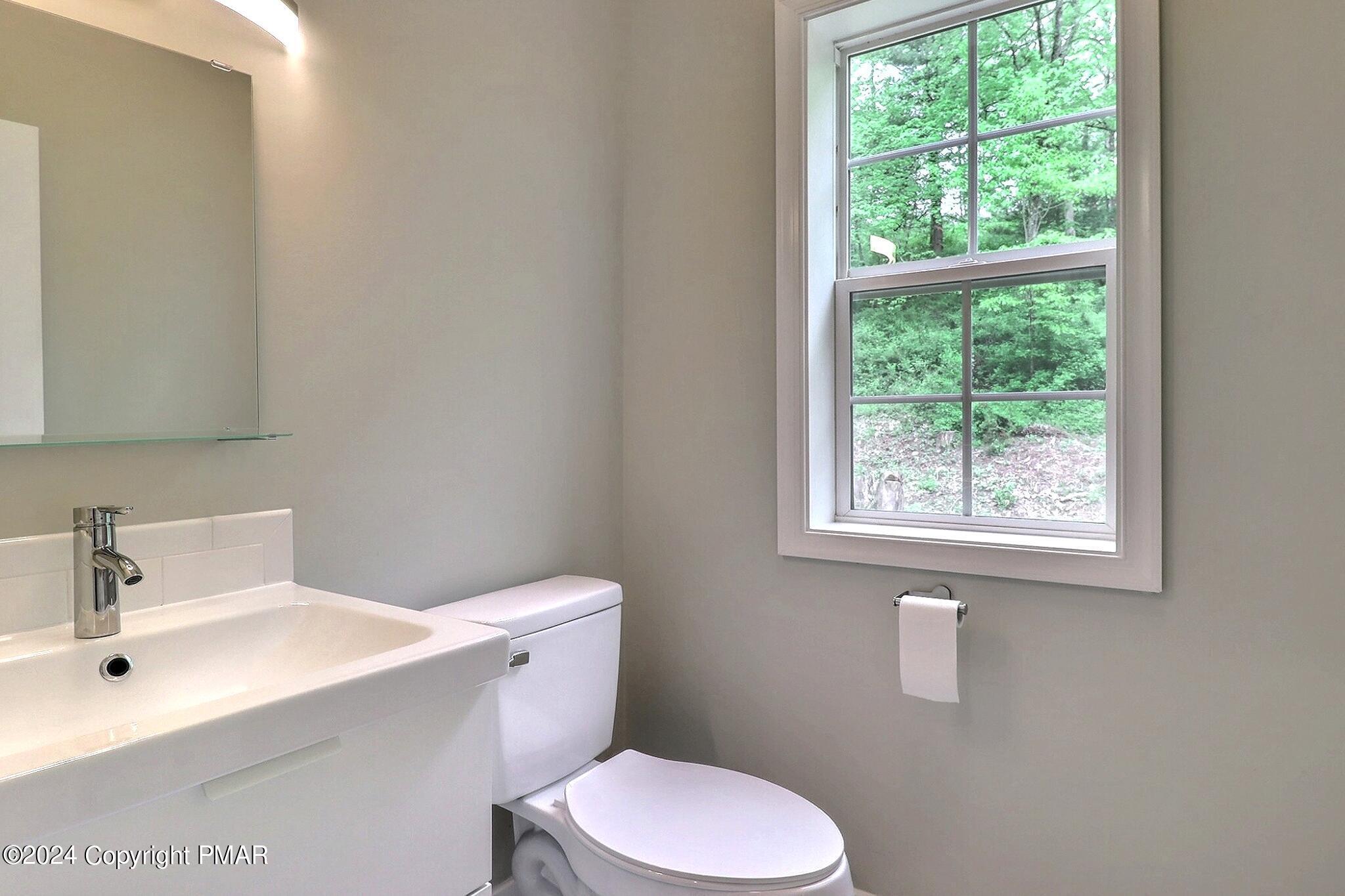 333 Merwinsburg Road Effort, PA 18330 - Photo 45 of 55 Powder Room