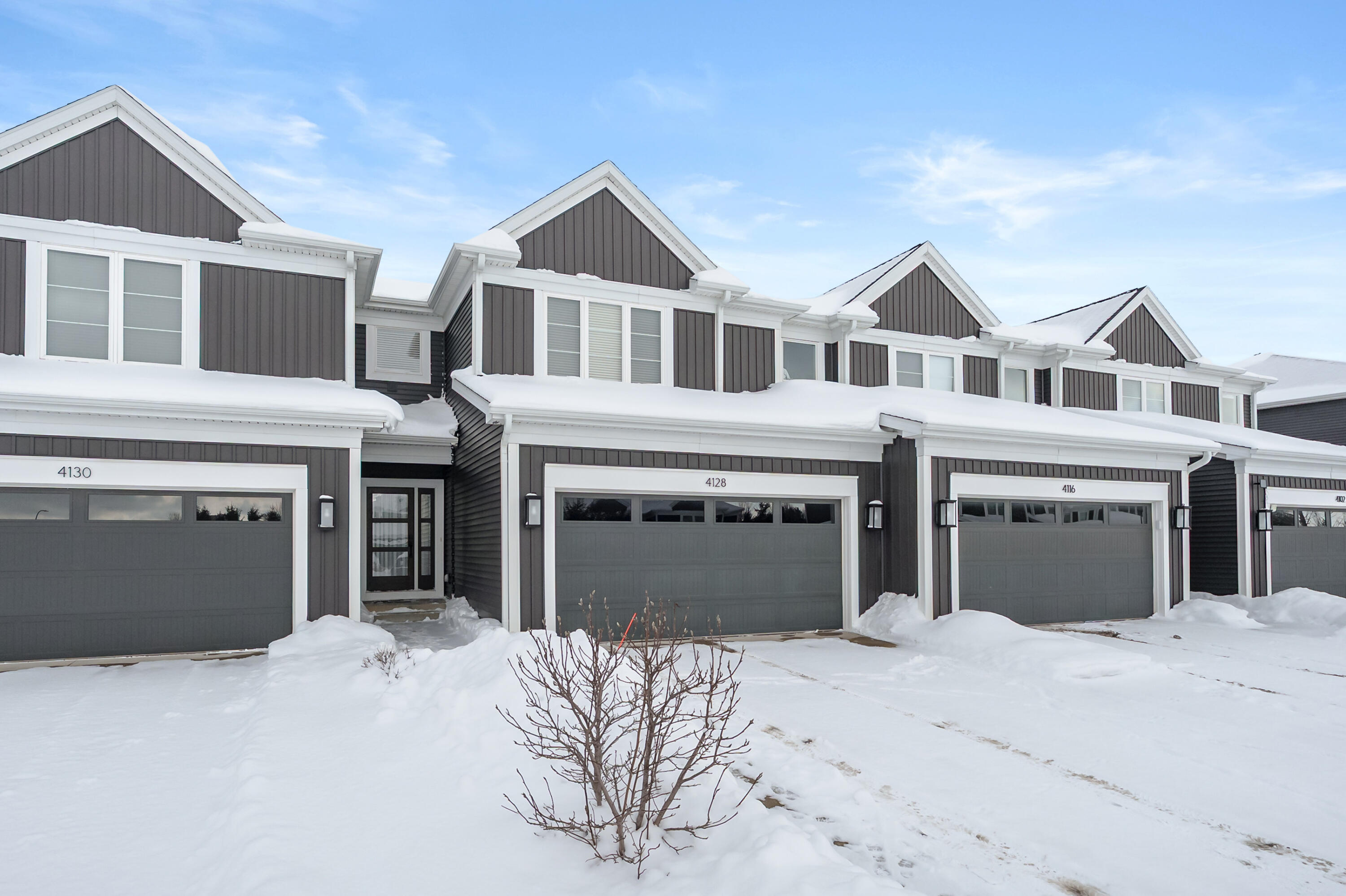 Privat entry into 4128 Enclave Way