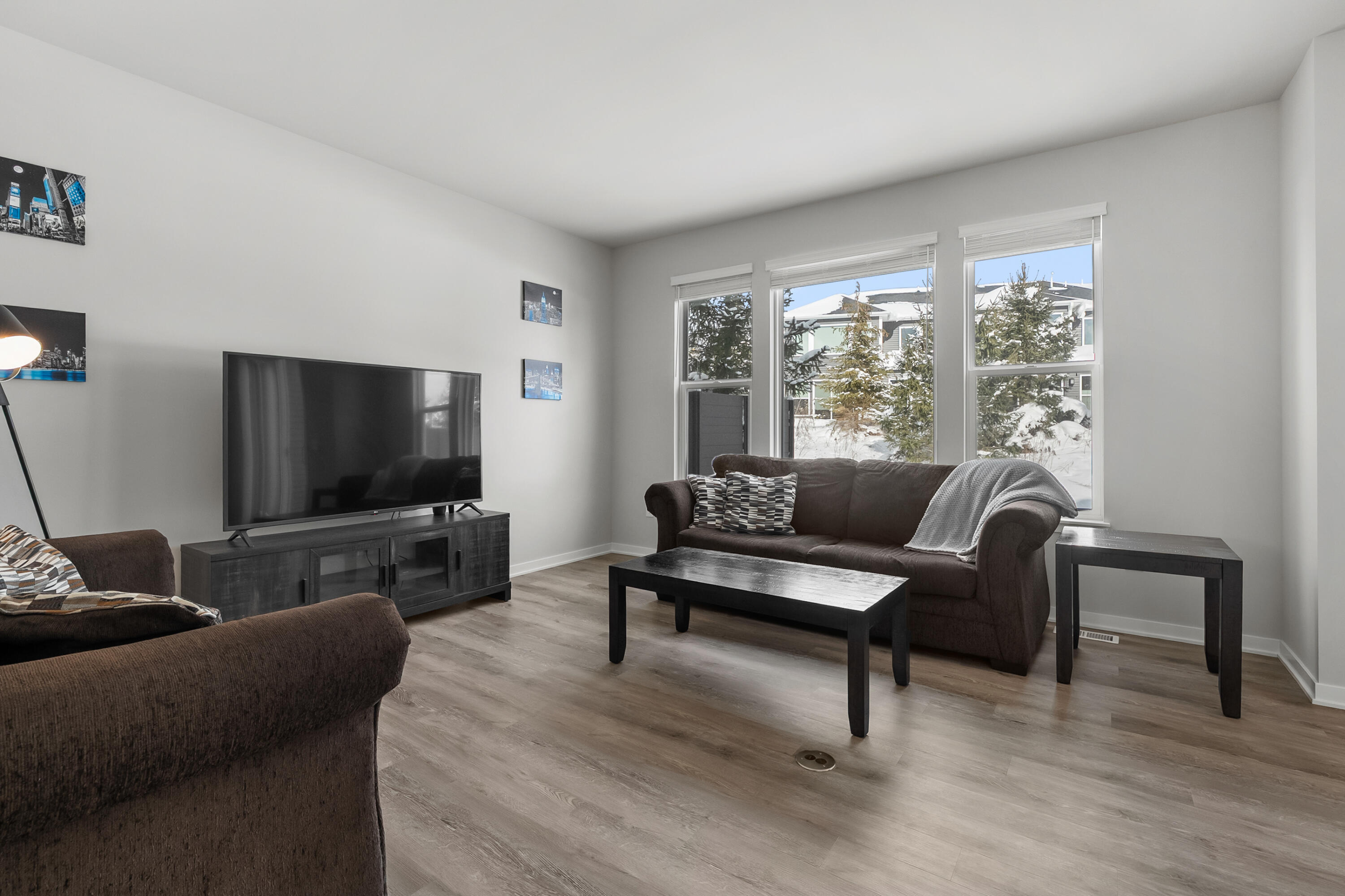 4128 Enclave Way Kalamazoo, MI 49009 - Photo 11 of 28 Living room with window coverings