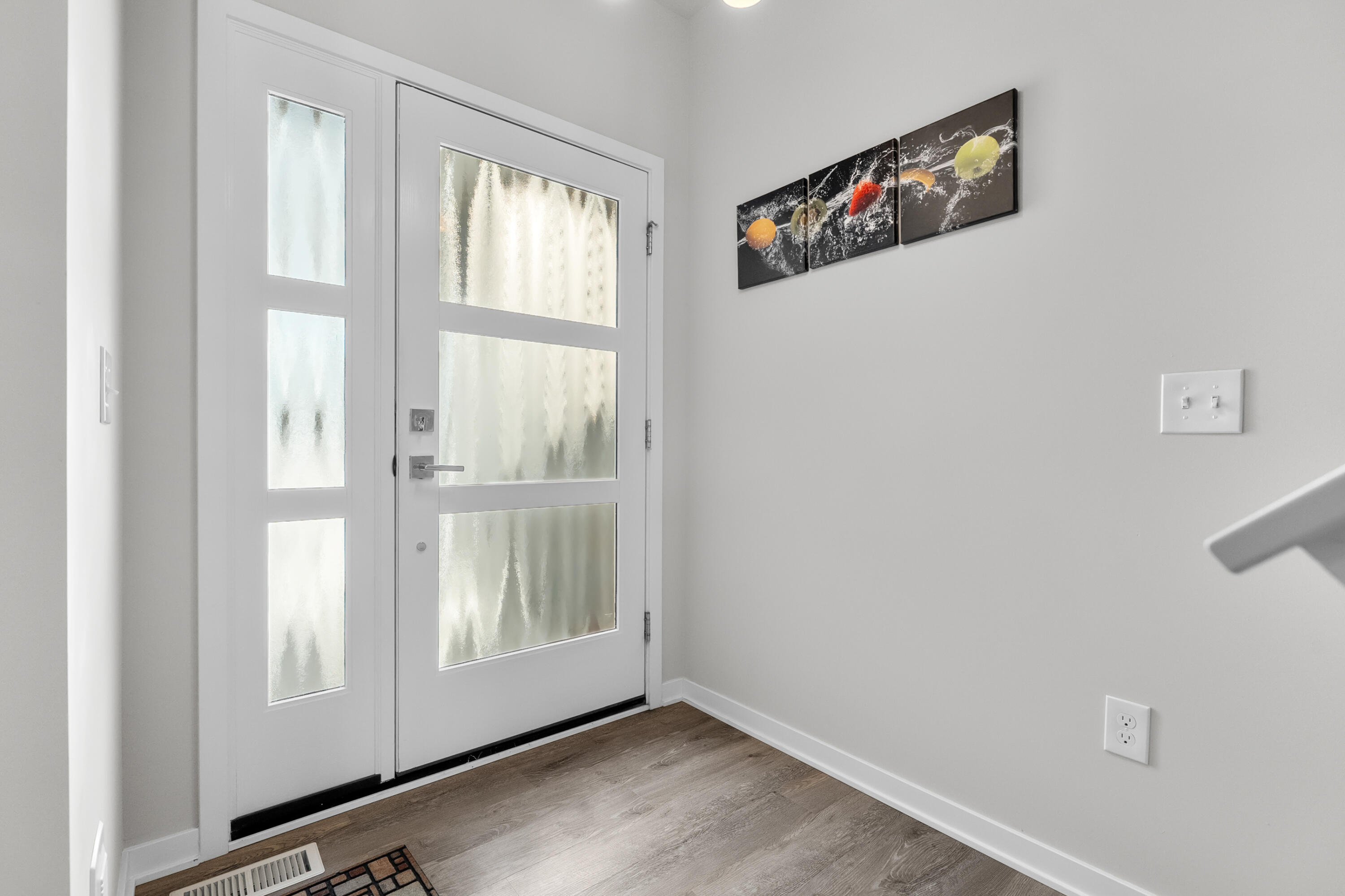 4128 Enclave Way Kalamazoo, MI 49009 - Photo 2 of 28 Stylish and modern entry