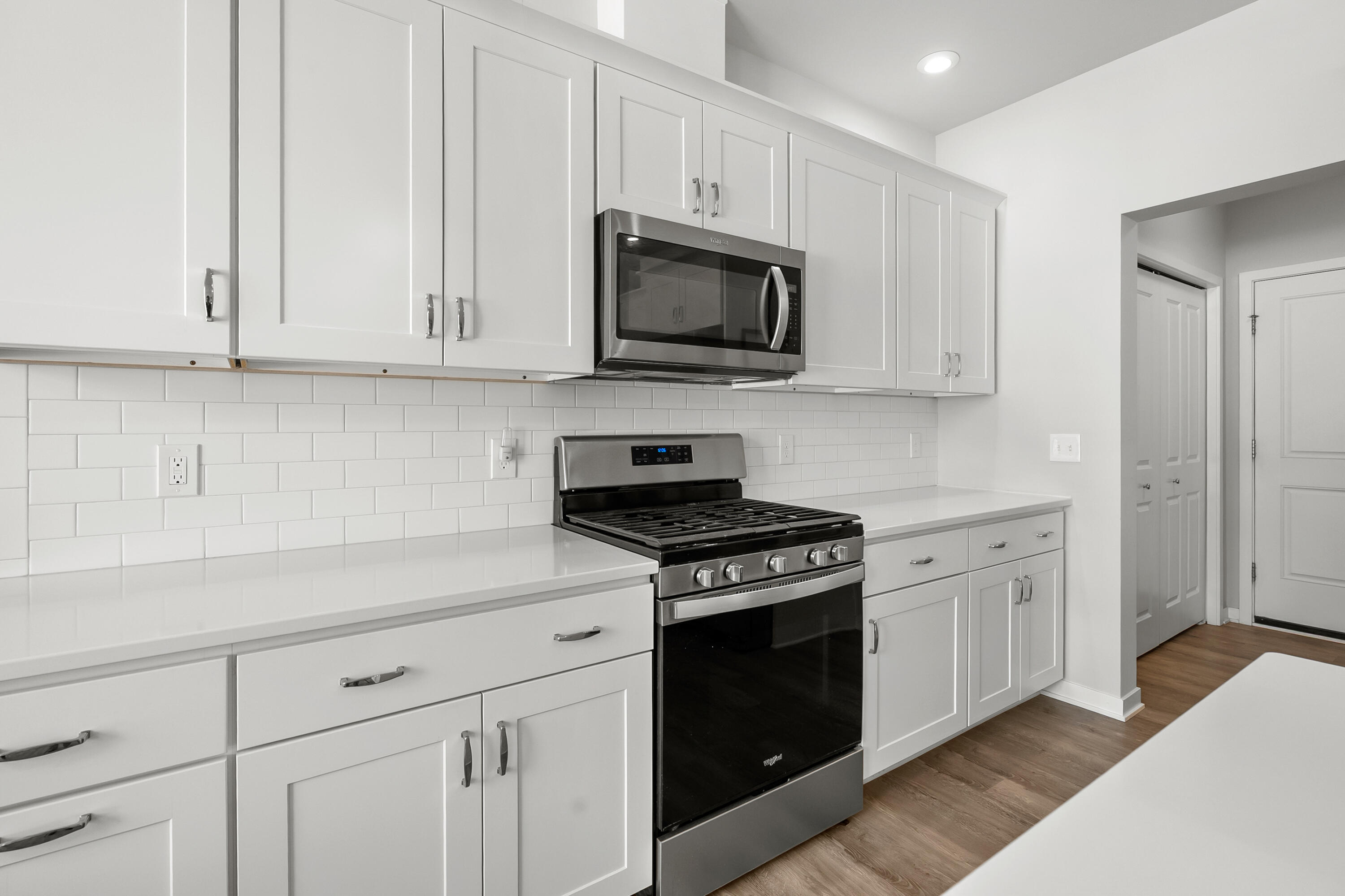 4128 Enclave Way Kalamazoo, MI 49009 - Photo 7 of 28 Timeless subway tiles