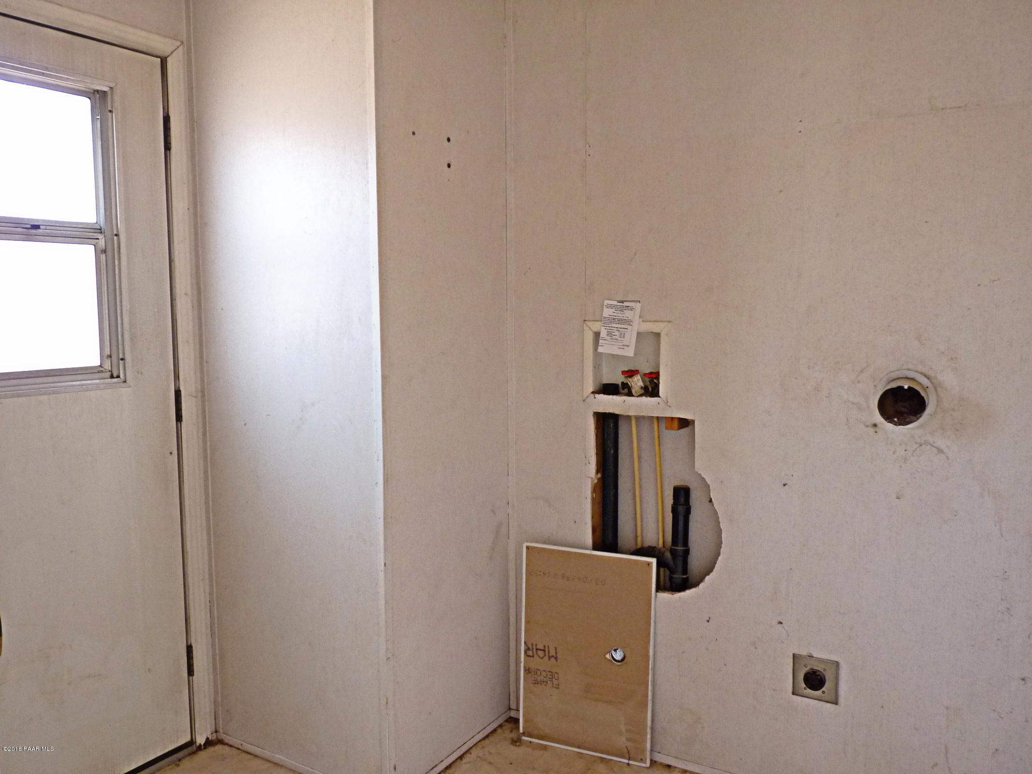 1155 North Rabbit Ridge Road Dewey, AZ 86327 - Photo 23 of 36 Laundry Room