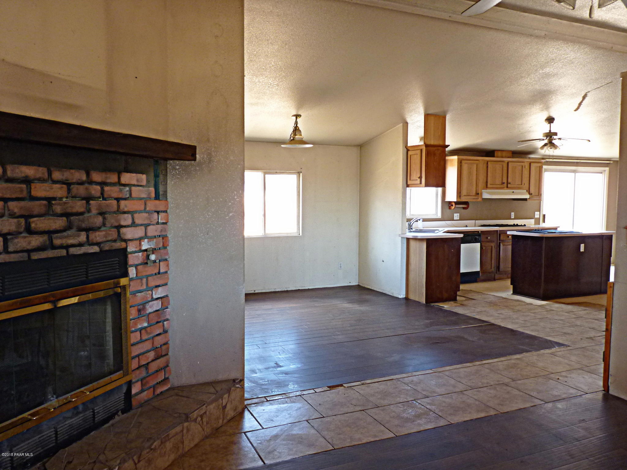 1155 North Rabbit Ridge Road Dewey, AZ 86327 - Photo 25 of 36 Living Room_View towards Dining Room and